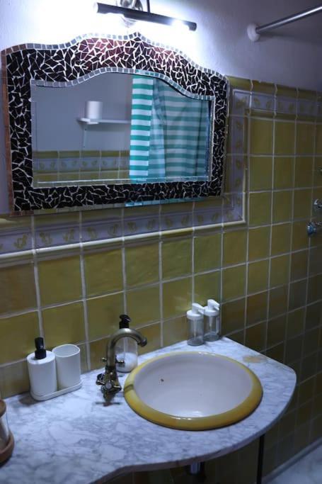 Private Apartment - The Lover'S Nest - Apt Privado Granada Luaran gambar