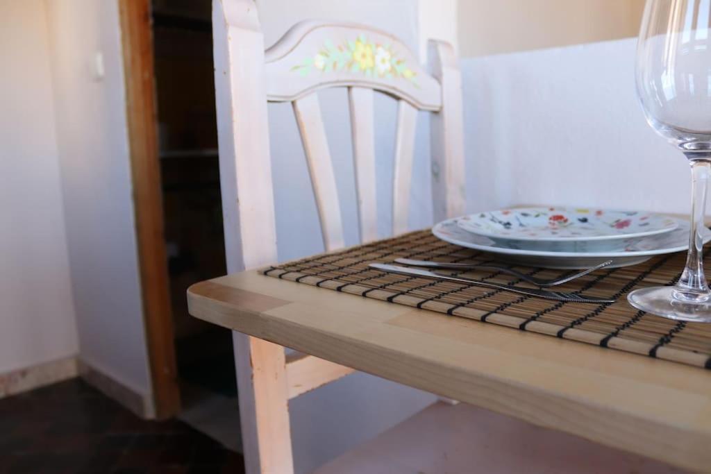 Private Apartment - The Lover'S Nest - Apt Privado Granada Luaran gambar