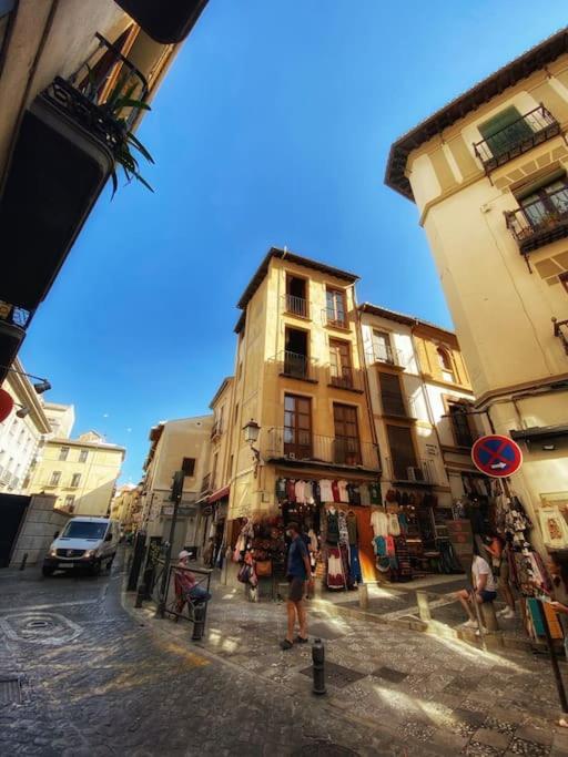 Private Apartment - The Lover'S Nest - Apt Privado Granada Luaran gambar